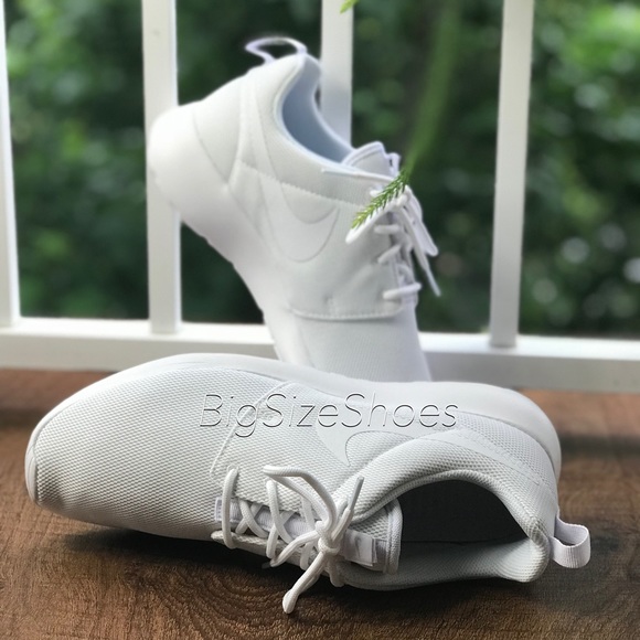 NWT Nike Roshe One White WMNS - Picture 2 of 5